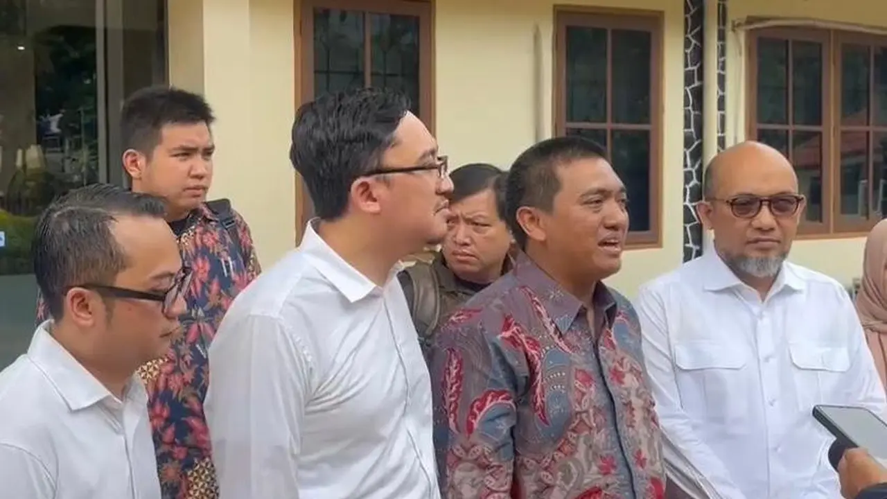 Eks penyidik KPK Yudi Purnomo (kedua dari kanan) dan Novel Baswedan (kanan) (Istimewa)