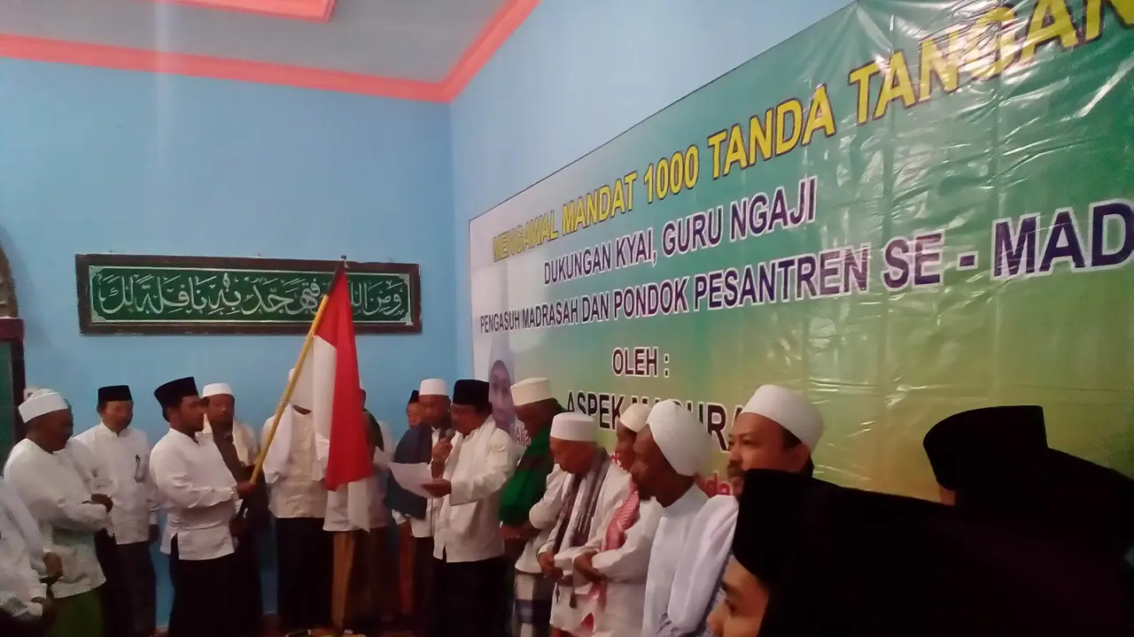 Para Kiai Madura Kumpulkan 2 Ribu Tandatangan untuk Khofifah