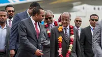 Pemimoin Ethiopia dan Eritrea bertemua dengan hangat untuk pertama kalinya sejak terlibat perang selama 20 tahun terakhir (AP/Mulugeta Ayene)