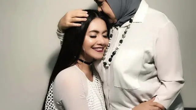 Perjalanan Denada bersama Emilia Contessa. (credit: instagram.com/senator_emiliacontessa)