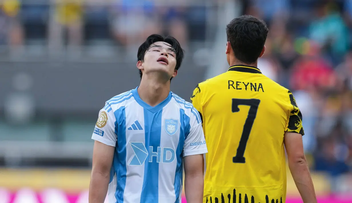 Pemain Ulsan Hyundai, Yoon Jong-gyu, tampak kecewa setelah ditaklukkan Borussia Dortmund pada laga terakhir Grup F di TQL Stadium, Cincinnati, Kamis (26/6/2025). (AP Photo/Jeff Dean)