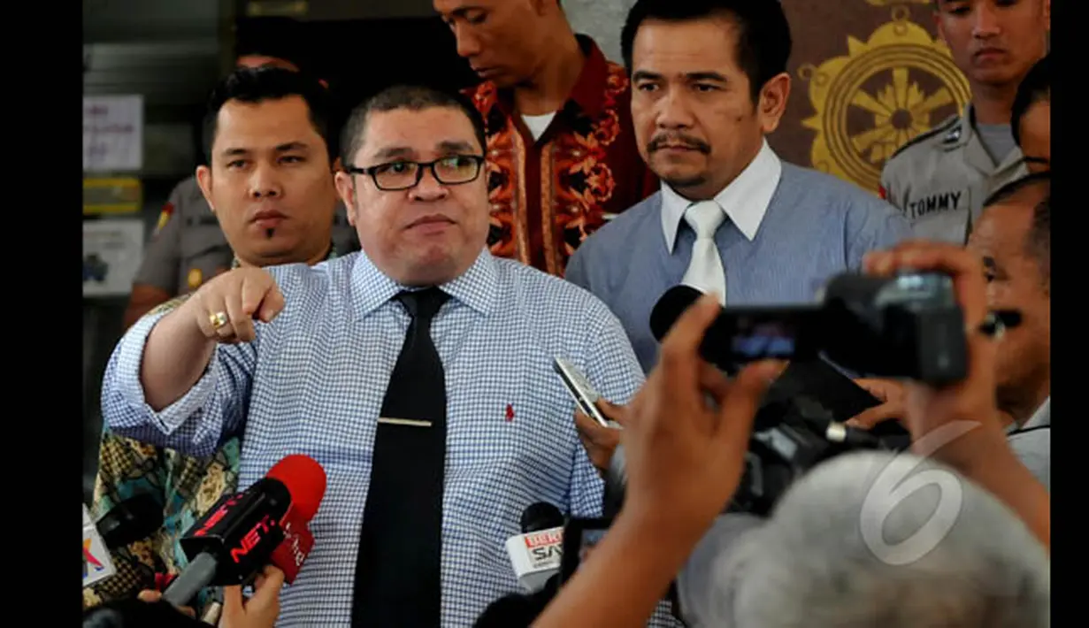Kuasa hukum Komjen Budi Gunawan, Razman Arif Nasution, memberikan keterangan di Mabes Polri, Jakarta, Jumat (30/1/2015). (Liputan6.com/Johan Tallo)