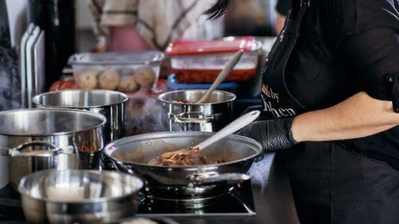 perempuan Indonesia cerita bisnis catering masakan Nusantara di Belanda