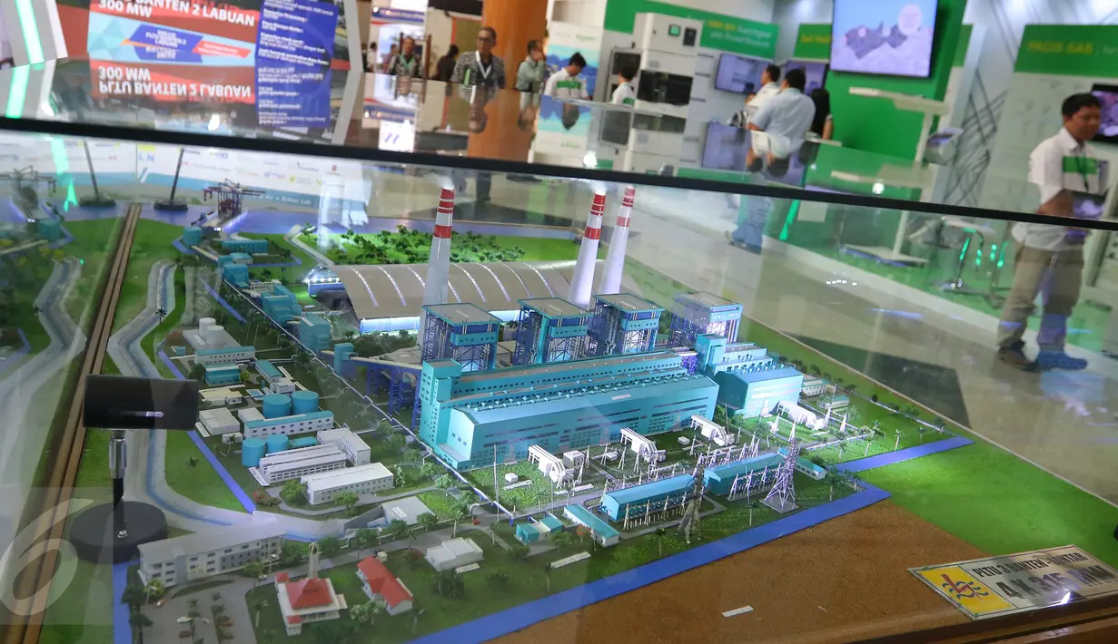Maket dari PLTU 3 Banten - Lontar 4 x 315 MW milik PLN ketika pameran Hari Listrik Nasional (HLN) di JCC, Senayan, Jakarta, Rabu (28/9). Pameran itu dalam rangka Hari Kelistrikan Nasional ke-71 yang jatuh setiap 27 Oktober. (Liputan6.com/Angga Yuniar)