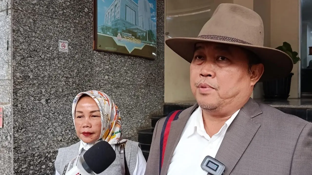 Kuasa hukum keluarga korban kepala cabang bank BUMN berinisial MIP, Boyamin Saiman di Polda Metro Jaya.
