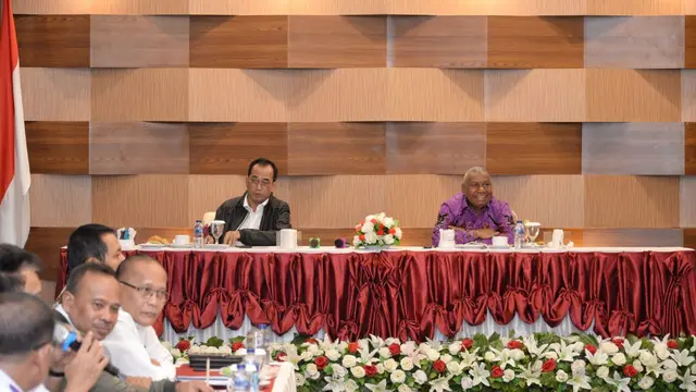Menhub Budi Karya memimpin rakor Progres pembangunan sarana dan prasarana transportasi di Manokwari dan di wilayah Papua Barat.Dok Kemenhub