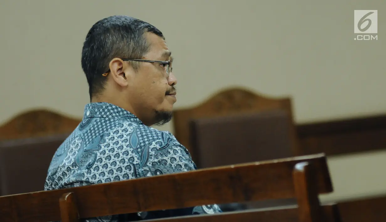 Terdakwa dugaan suap proyek pembangunan jalan di Kementerian PUPR, Yudi Widiana mengikuti sidang lanjutan di Pengadilan Tipikor, Jakarta, Rabu (7/3). Sidang politisi PKS itu mendengarkan nota pembelaan terdakwa. (Liputan6.com/Helmi Fithriansyah)
