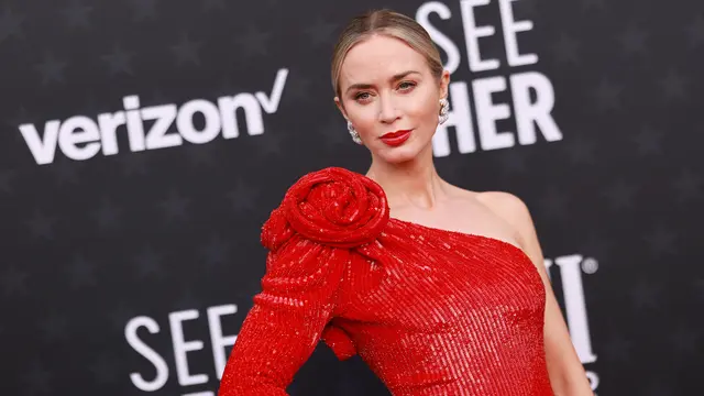 Emily Blunt di Critics Choice Awards 2024