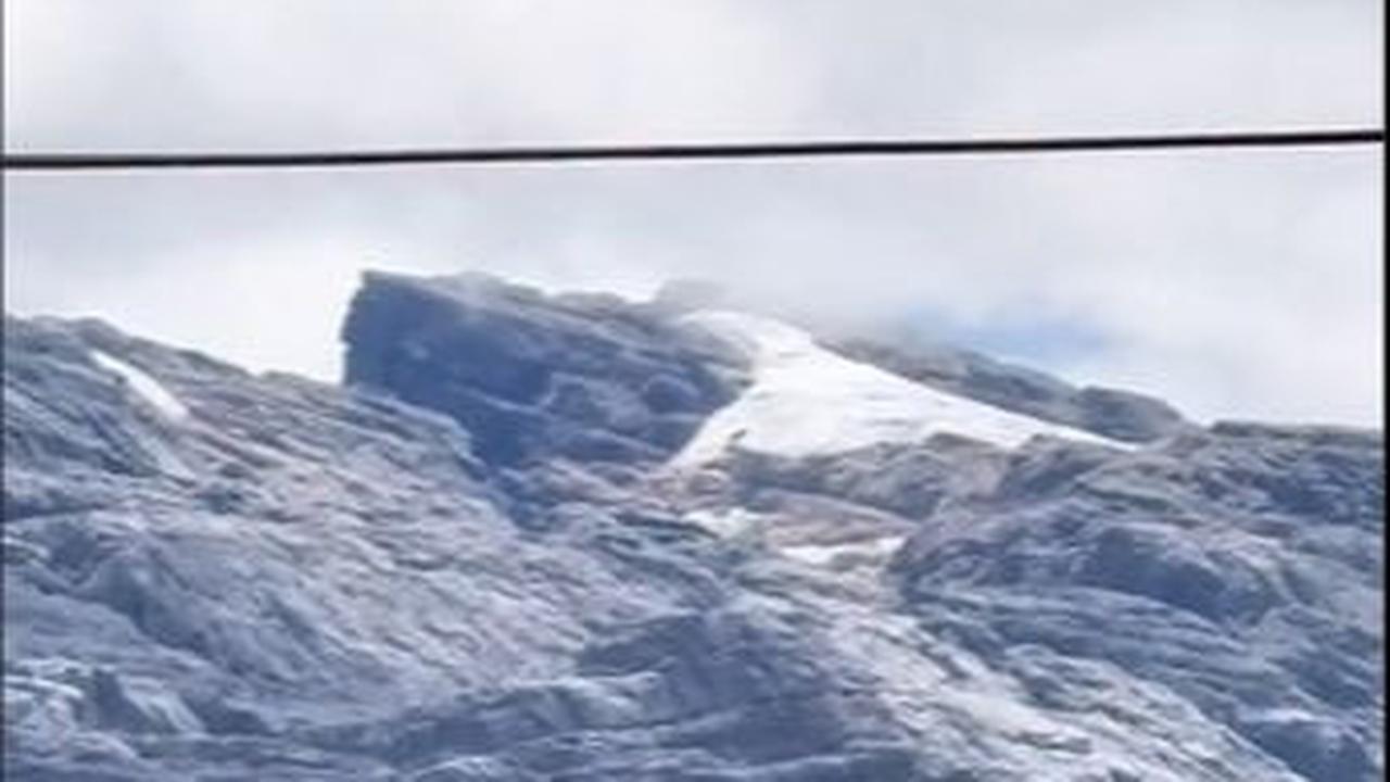<b>Penampakan Salju Abadi di Grasberg</b>