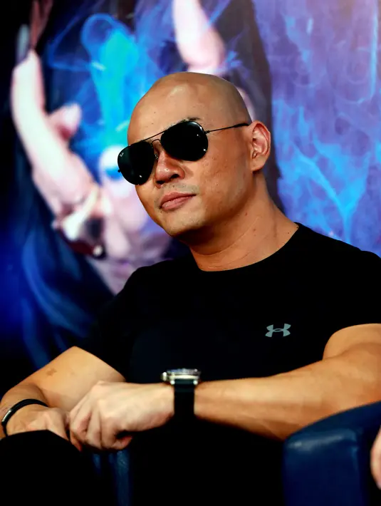 Deddy pun menyiapkan show terakhirnya,ia akan menantang Space Cowboy, performer asal Australia. Selain itu juga dimeriahkan oleh duel antara Limbad dan performer asal Amerika, Lizardman. (Wimbarsana/Bintang.com)