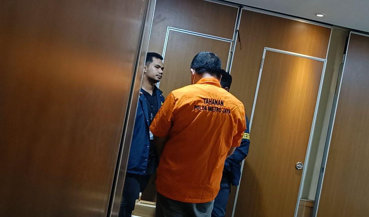 Tidak ada satupun kata yang terucap dari mulut tersangka seperti kerjadian di Tol Jakarta-Cikampek sebelumnya yang viral di media sosial.<br>