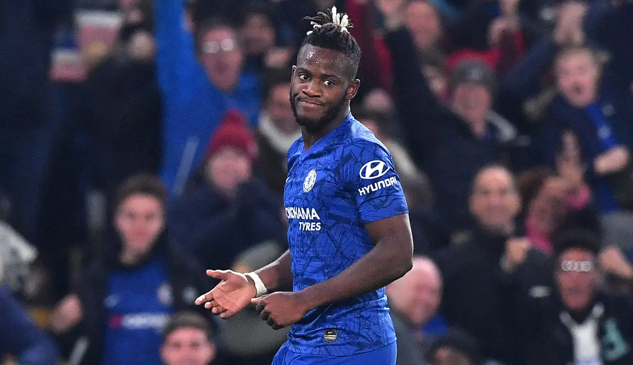 Michy Batshuayi merupakan pemain Chelsea yang jarang terdengar. Ia didatangkan The Blues sejak 2016 silam, namun hingga kini dirinya hanya mampu tampil sebanyak 77 kali di semua ajang. Pada musim lalu Batshuayi dipinjamkan ke Crystal Palace, namun tak mampu tampil cemerlang. (Foto: AFP/Ben Stansall)