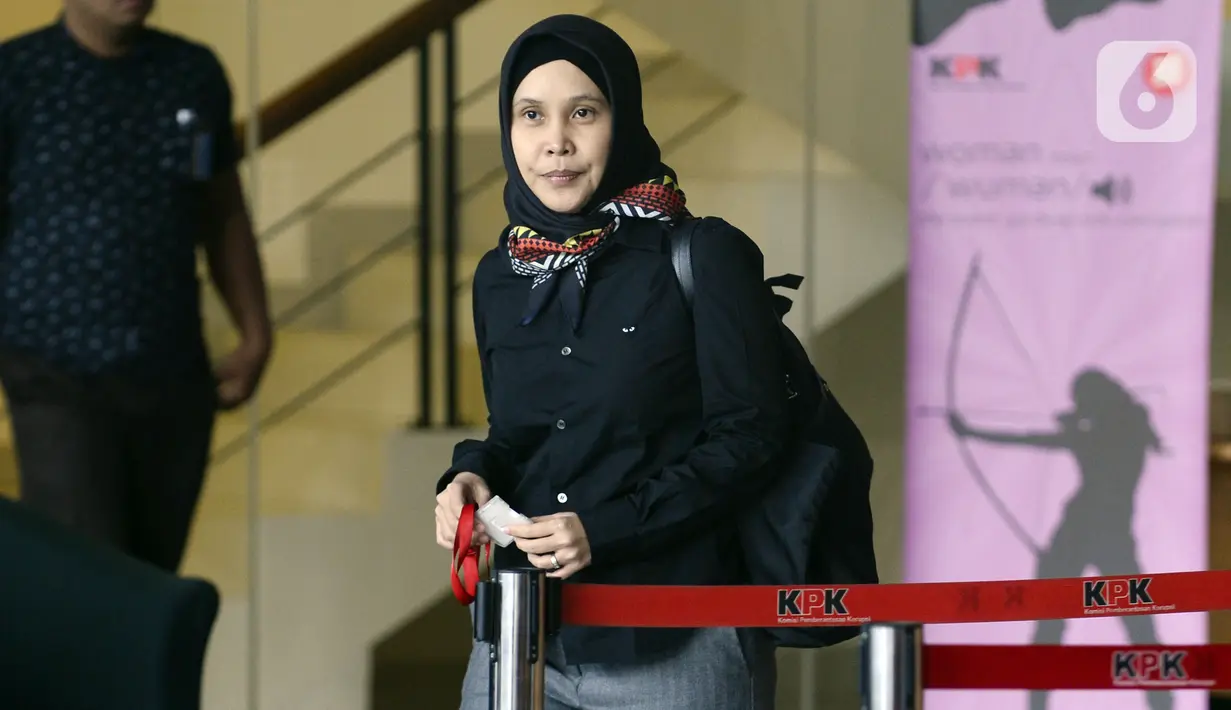 Anggota Komisi IV DPR Fraksi PDIP, Riezky Aprilia usai menjalani pemeriksaan penyidik di Gedung KPK, Jakarta, Jumat (7/2/2020). Riezky diperiksa sebagai saksi untuk tersangka mantan Caleg PDIP Harun Masiku terkait kasus suap penetapan anggota DPR Terpilih tahun 2019-2024. (merdeka.com/Dwi Narwoko)