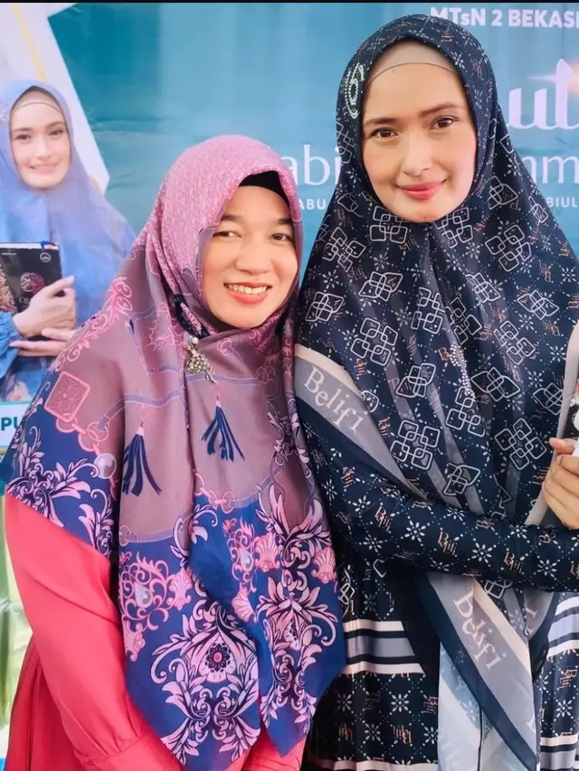 Mega Aulia Jadi Ustazah