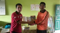 SM3T Karimun Bagikan Ribuan Buku ke Anak-Anak Pulau