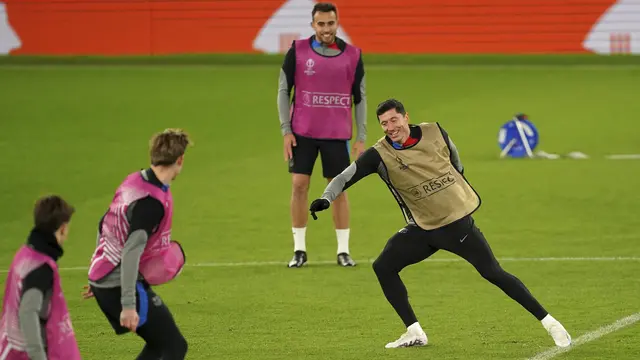 Jelang Hadapi Manchester United, Pemain Barcelona Jajal Rumput Old Trafford