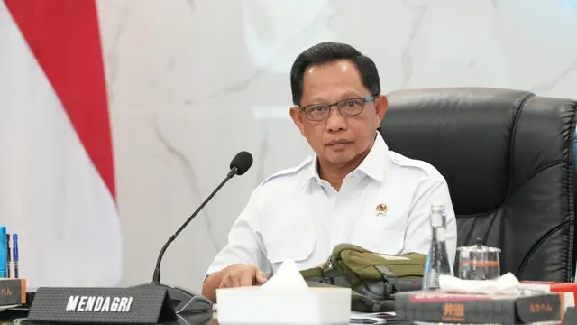 Mendagri Dorong Gubernur Bebaskan Pajak Kendaraan Listrik demi Transisi Energi