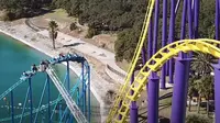 Upaya penyelamat penumpang roller coaster di SeaWorld Sant Antonio, Texas (Dok.YouTube/KEN 5/Komarudin)