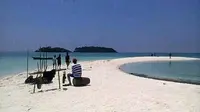 Foto: Wisata pasir timbul di Meko, Desa Pledo, Kecamatan Witihama, Adonara, NTT (Liputan6.com/Ola Keda)