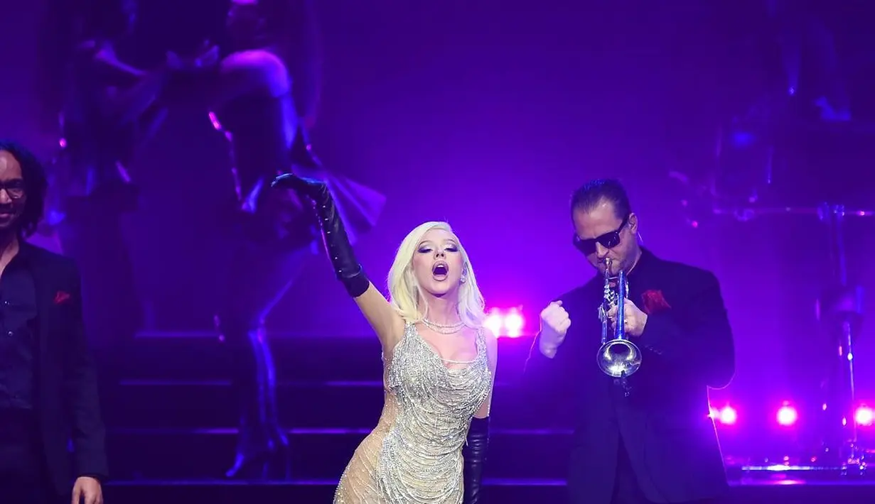 Christina Aguilera memulai residensinya di Voltaire - The Venetian Resort Las Vegas pada Sabtu, 30 Desember malam.