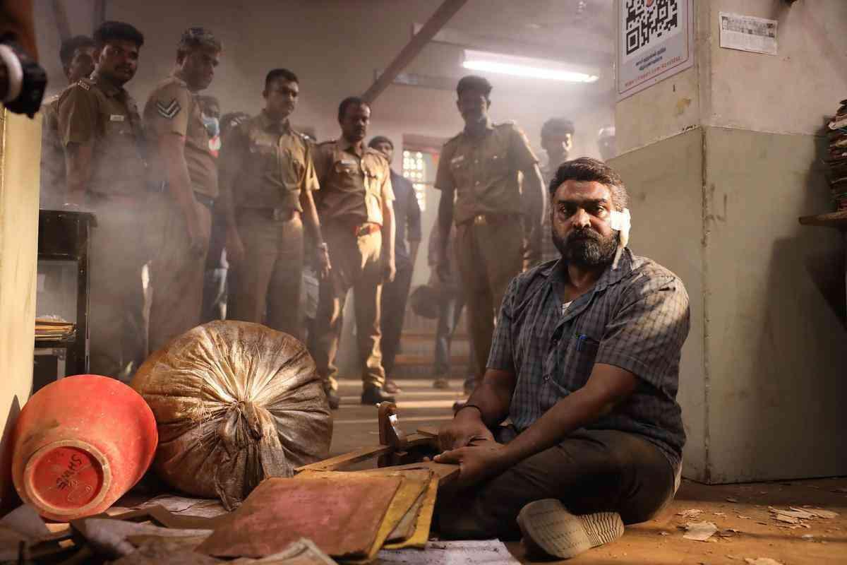 9 Rekomendasi Film India Keluarga Terbaru Sajikan Drama, Komedi, dan Nilai Kehidupan - Cocok Jadi Hiburan Seru