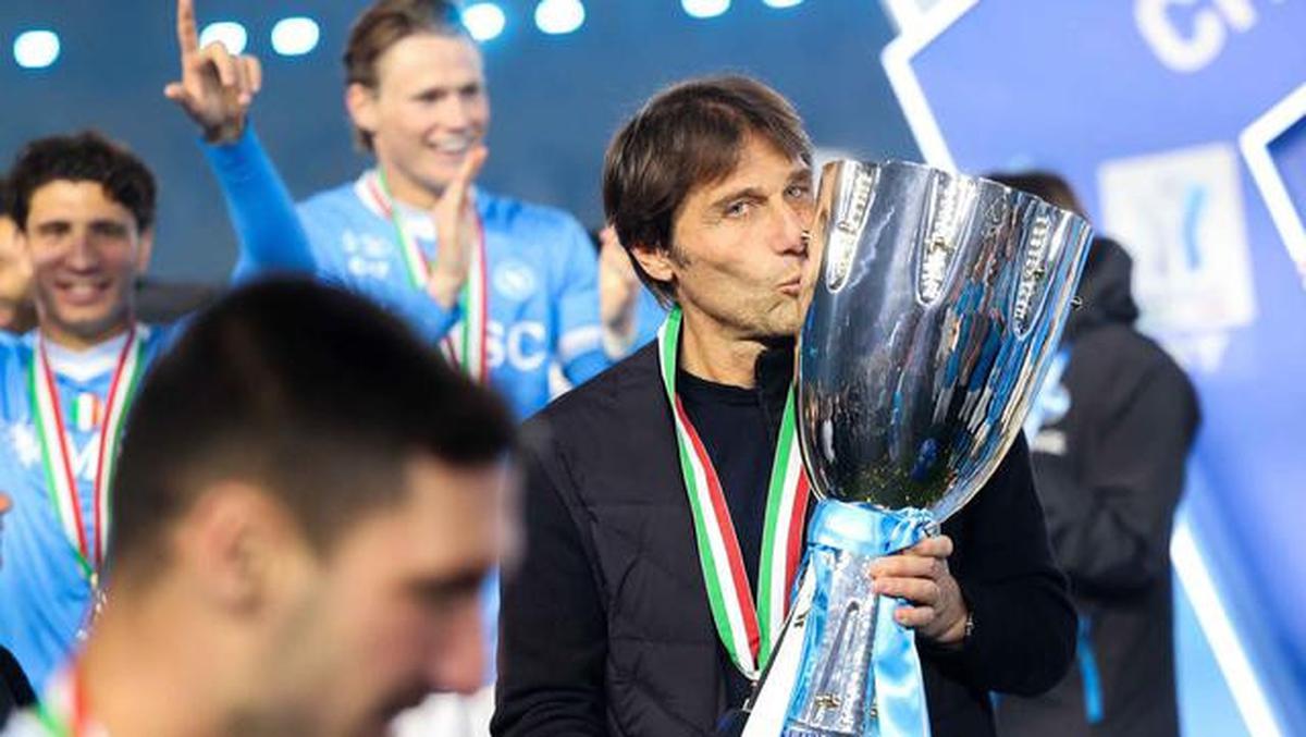 Partai Lazio Vs Napoli Berakhir Chaos: 3 Kartu Merah, Antonio Conte sampai Turun Tangan Redakan Keributan