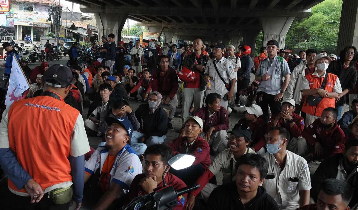 Meski begitu, pihaknya akan berupaya menjaga laju inflasi demi melindungi daya beli kaum buruh.<br>