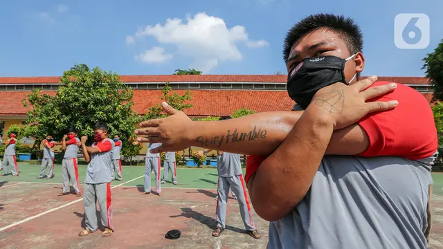 56 Anak Binaan Tingkatkan Imunitas Tubuh dengan Stretching Selama Pandemi Covid-19 di Lembaga Pembinaan Khusus Anak (LPKA) Klas 1 Tangerang, Banten.