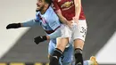 Gelandang Manchester United, Scott McTominay bersaing dengan penyerang West Ham Said Banrahma pada pekan 29 Liga Inggris 2020-2021 di Old Trafford, Senin dinihari WIB (15/3/2021). Manchester United atau MU berhasil mencuri poin penuh usai kalahkan West Ham 1-0. (AP Photo/Peter Powell,Pool)