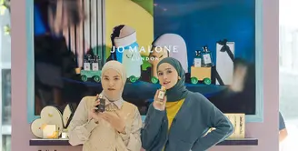 Dengan konsep #JustBecause, acara ini mengajak pengunjung untuk merayakan momen spesial dengan kehangatan dan keharuman yang elegan. [Dok/Jo Malone London Indonesia].