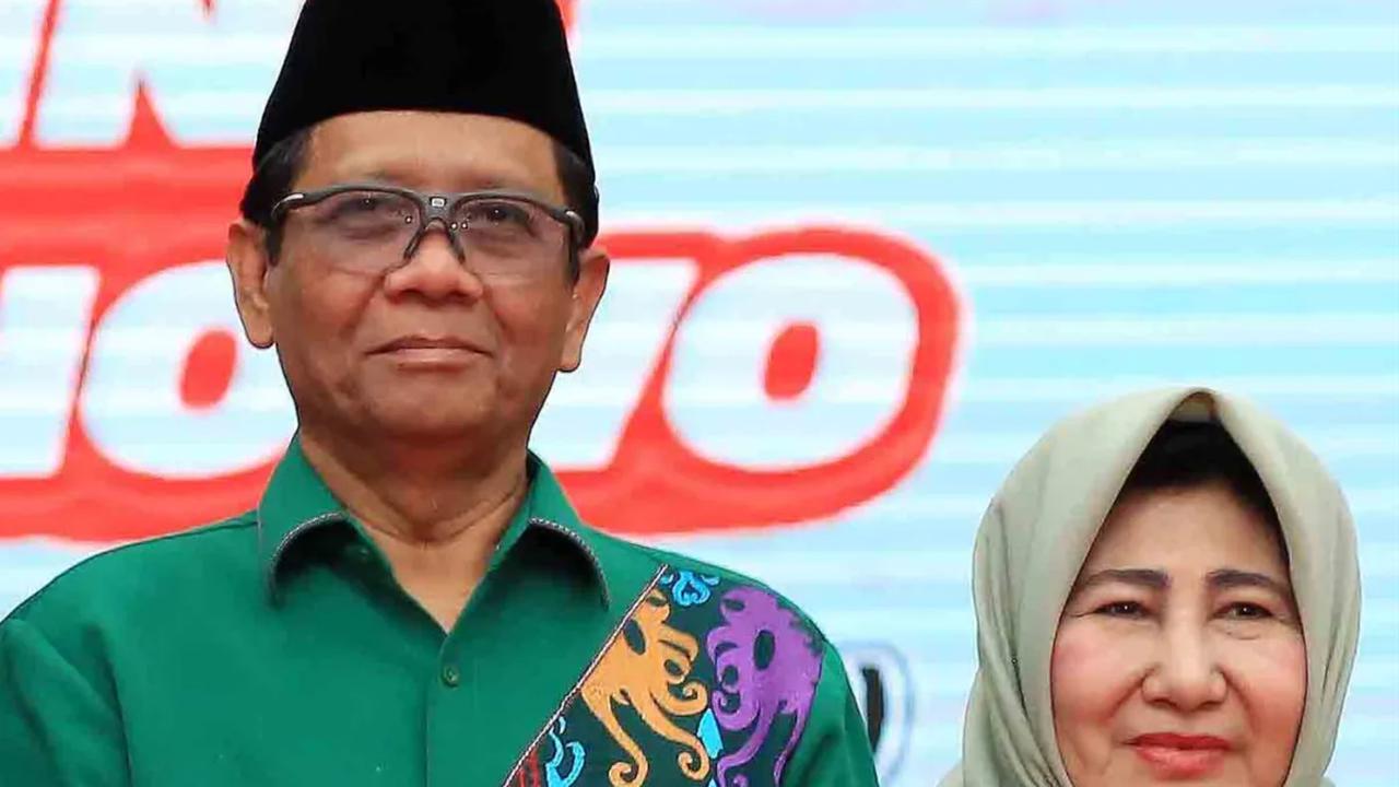 Bagi sebagian orang mungkin sudah tidak asing lagi ketika mendengar nama Mahfud MD. Ia merupakan seorang hakim, akademisi dan politisi terkenal di Indonesia. <br>