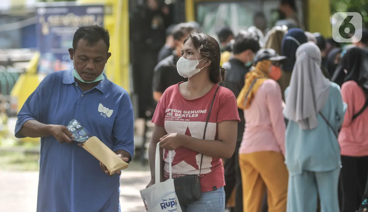 Dengan maksimal sejumlah Rp3.800.000 per penukaran per hari.  (merdeka.com/Iqbal S. Nugroho)