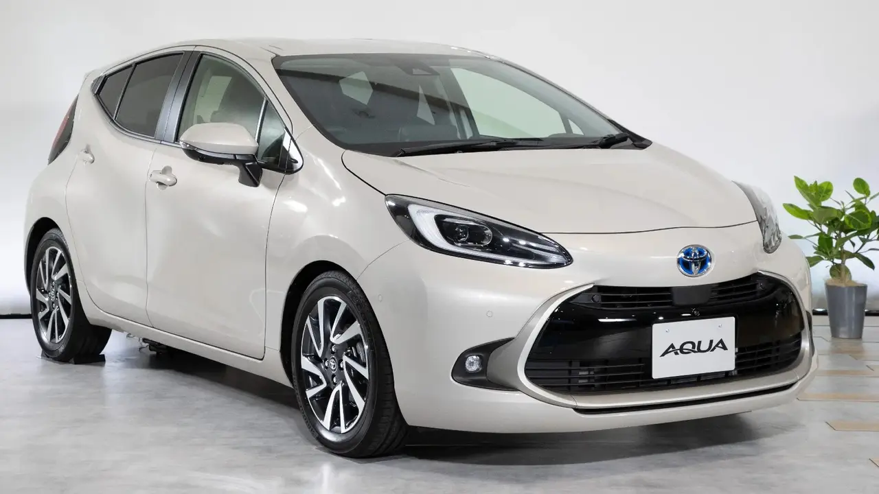 Toyota Aqua (Toyota)