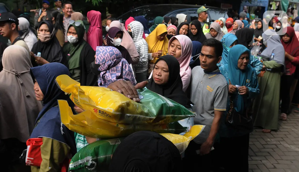 Untuk 2024 ini, penyaluran beras SPHP ditargetkan 1,2 juta ton dengan harga berdasarkan zonanya yakni 1 Rp 10.900 per kg, zona 2 Rp 11.500 per kg, dan zona 3 Rp 11.800 per kg. (merdeka.com/Imam Buhori)
