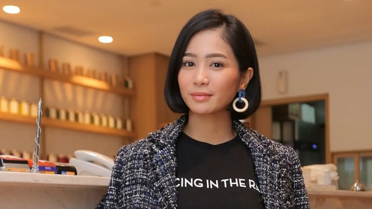 [Fimela] Bunga Zainal