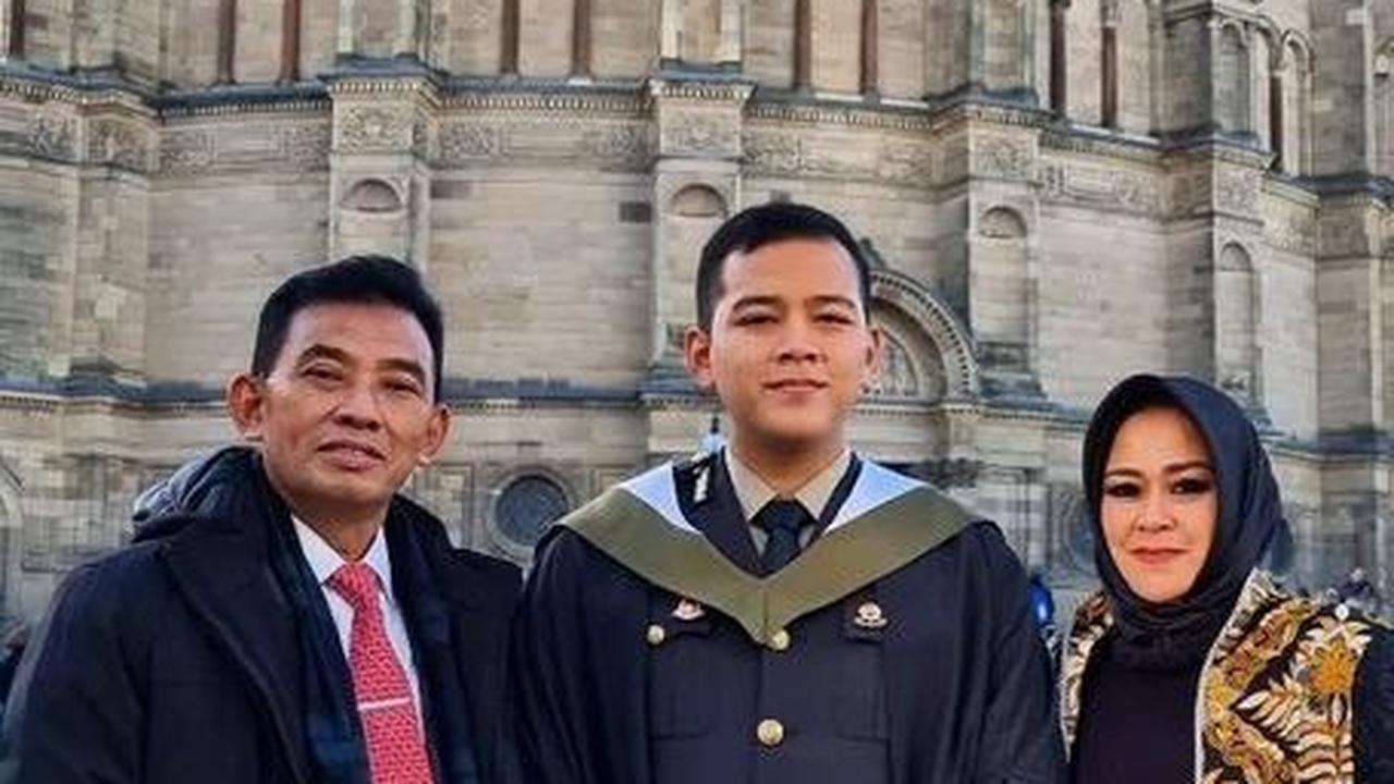 Pria bernama Hafiz Akbar ini merupakan putra dari eks Kepala Staf Angkatan Udara (Kasau) Marsekal TNI (Purn) Yuyu Sutisna.<br>