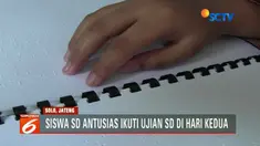 Para siswa SLB terlihat semangat mengerjakan soal-soal Ujian Nasional matematika di hari kedua ini.