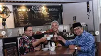 Anies Baswedan, Ridwan Kamil, dan Ganjar Pranowo ngopi bersama di kafe di samping Balaikota (Dok. Instagram/@aniesbaswedan/https://www.instagram.com/p/Bpy4GGrnZ9I/Komarudin)