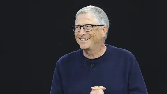 Bill Gates, salah satu pendiri Microsoft dan mantan CEO, berbicara dalam acara peringatan 50 tahun Microsoft di kantor pusat Microsoft pada 4 April 2025 di Redmond, Washington, Amerika Serikat.