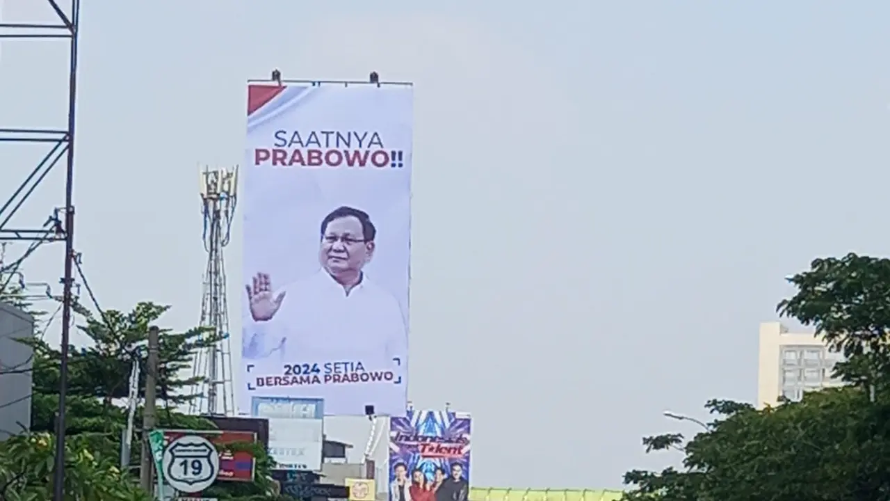 Reklame Calon Presiden (Capres) Partai Gerindra Prabowo Subiyanto di Jalan Margonda Depok.