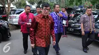 Menteri Hukum dan HAM Yasonna Laoly saat tiba di Imigrasi Bandara Soekarno Hatta, Tangerang, Jumat (24/6). Yasonna ingin memastikan kesiapan Imigrasi menyambut arus mudik dan balik Lebaran di Bandara. (Liputan6.com/Angga Yuniar)