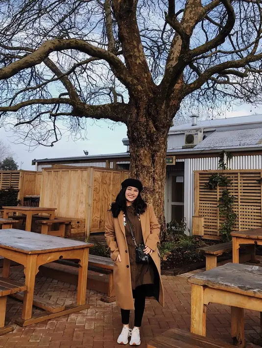 Sebagai seorang publik figur, ia pun memiliki chanel YouTube. Ia sering membagikan kegiatannya saat liburan dalam akun YouTubenya. Menjadi seorang vloger di YouTube sekarang memang sedang jadi trend di kalangan selebriti, begitu juga Mutia Ayu yang melakukannya. (Liputan6.com/IG/@mutia_ayuu)