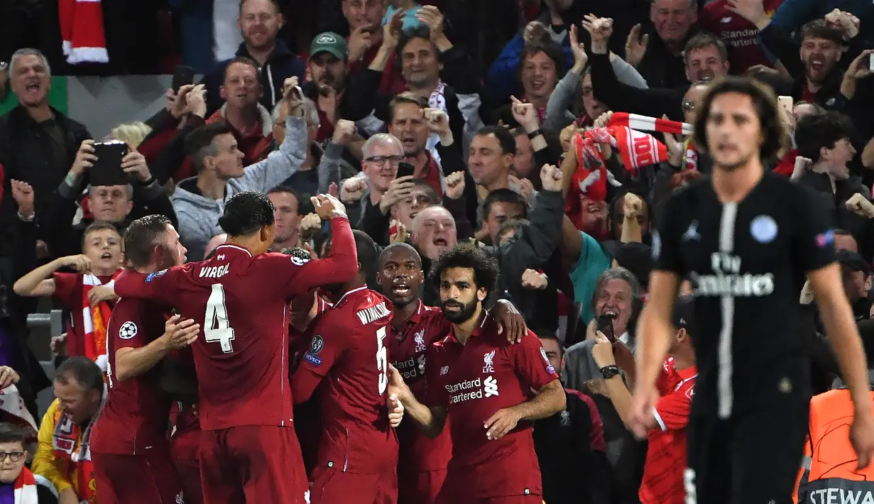 Pemain Liverpool merayakan gol James Milner ke gawang Paris Saint-Germain (PSG) saat bertanding di Liga Champions di Anfield, Liverpool, Inggris, Selasa (18/9). Liverpool membungkam PSG 3-2. (Paul ELLIS/AFP)