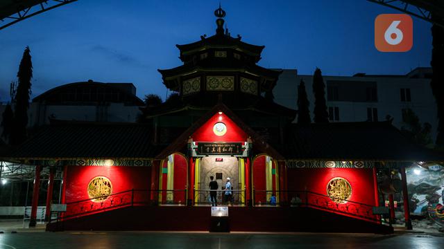Foto: Salat Magrib di Masjid Cheng Ho Surabaya, Masjid Unik Bernuansa Tionghoa
