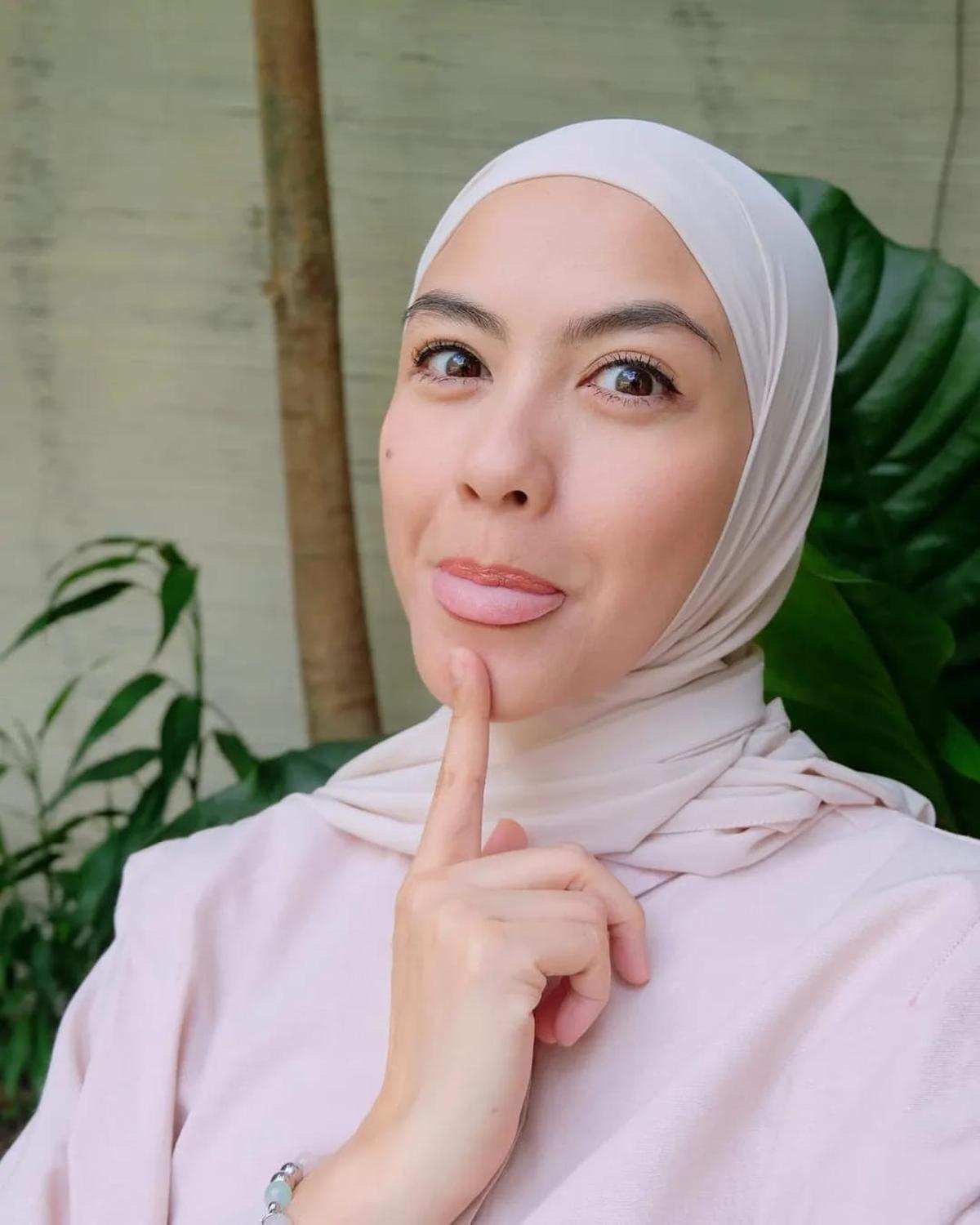 5 Foto Selfie Revalina S Temat saat Nunggu Buka, Cantiknya Terus Terusan