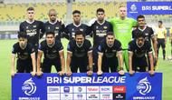 Starting XI Dewa United saat menghadapi Persija Jakarta dalam laga keempat BRI Super League 2025/2025 di Banten International Stadium, Jumat (29/8/2025). (Bola.com/Abdul Aziz)