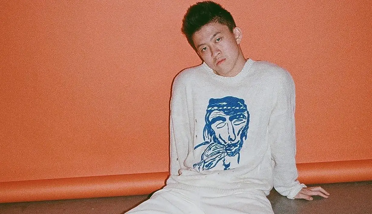 "Malam ini sangat menakjubkan. Terima kasih sudah membuatku jadi anggota BTS," tulisnya sebagai keterangan foto. (instagram/brianimanuel)