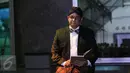 Menteri Pendidikan Nasional  (Mendikbud) Anies Baswedan memerankan pertunjukan monolog tokoh pendidikan Ki Hajar Dewantara dan Dr. Soetomo pada perayaan Pesta Pendidikan di Diorama Monas, Jakarta, Minggu (1/5). (Liputan6.com/Herman Zakharia)