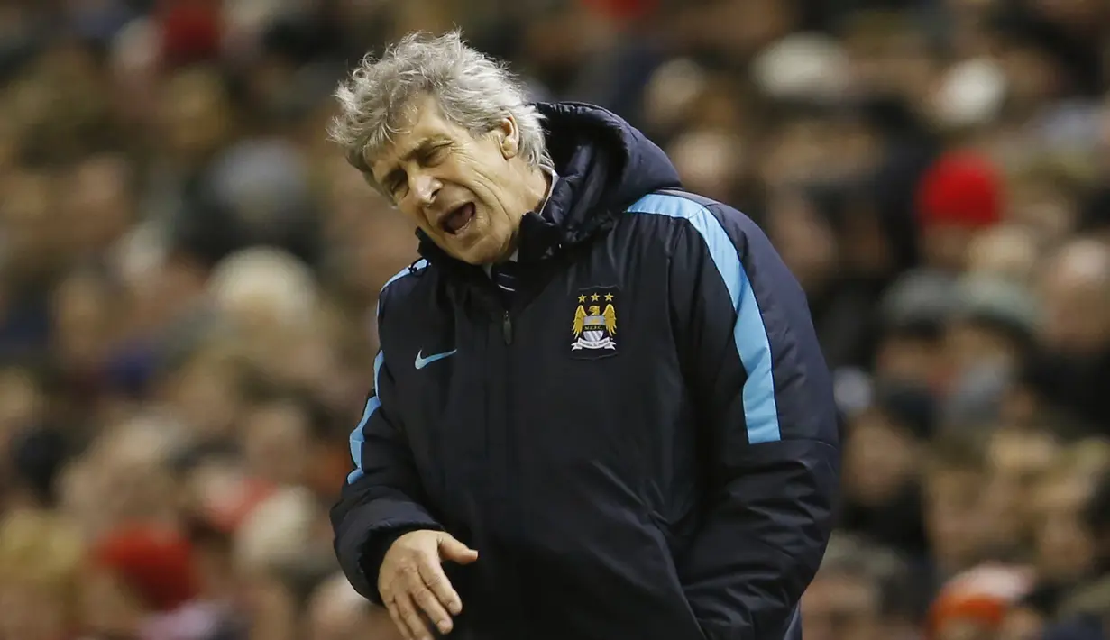  Pelatih Manchester City, Manuel Pellegrini tampak kecewa dengan performa anak asuhnya saat melawan Liverpool pada lanjutan Liga Inggris pekan ke-28 di Stadion Anfield, Liverpool, Kamis (3/3/2016) dini hari WIB. (Reuters/Lee Smith)