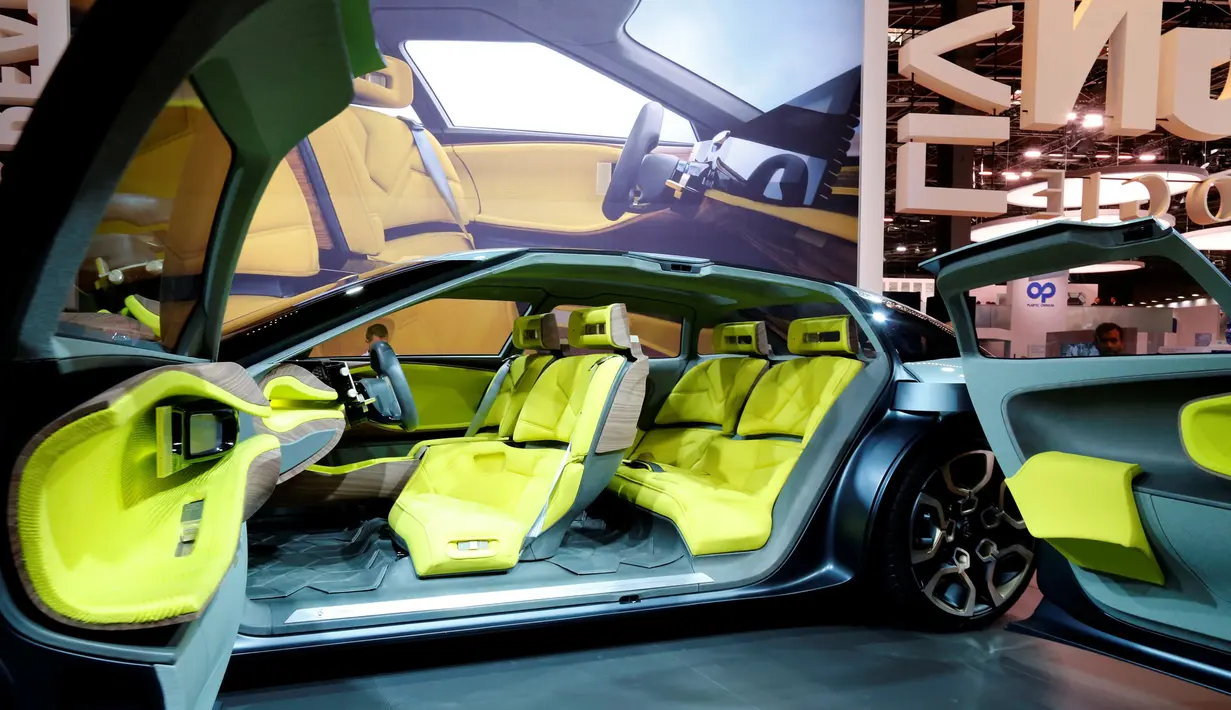 Interior Citroen CXperience saat dipamerkan di Mondial de l'Automobile selama jumpa pers media di Paris Auto Show, Paris, Prancis (29/9). (REUTERS/Jacky Naegelen)